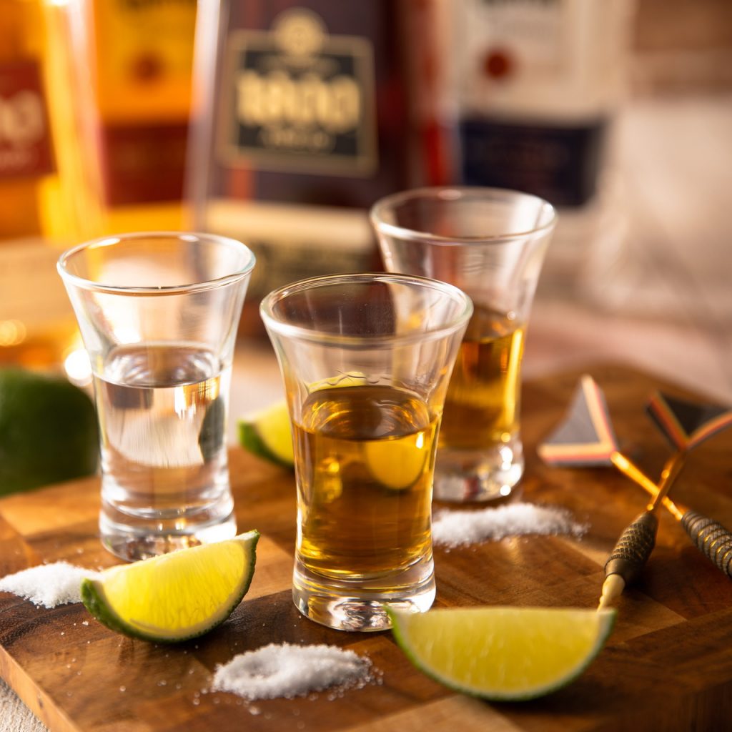 横浜駅近くで話題性のあるおお酒が楽しめる！一人でも立ち寄れるダーツバー | REGALO TOKYO 横浜西口店